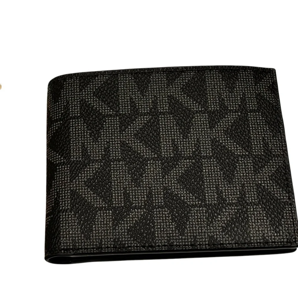 New Michael Kors Slim Logo Billfold Wallet Black High Quality Pebbled Leather